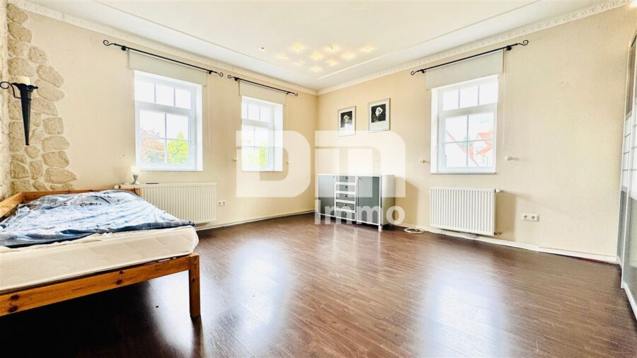 Sanierter Wohntraum mit Garten / Terrasse und 2 Garagen + vielen Extras - OG / DG Schlafzimmer / Kind 2